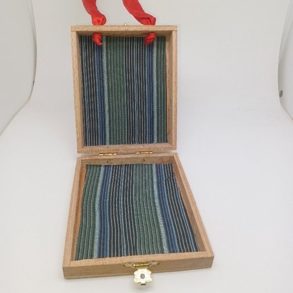 Handcrafted Vintage Wooden Cigar Purse Anthropomorphic Owl with Red Ribbon - Picture 5 of 9